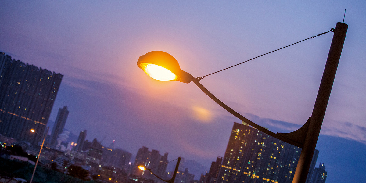 智能街燈照亮前路Smart Street Lamps Light the Way